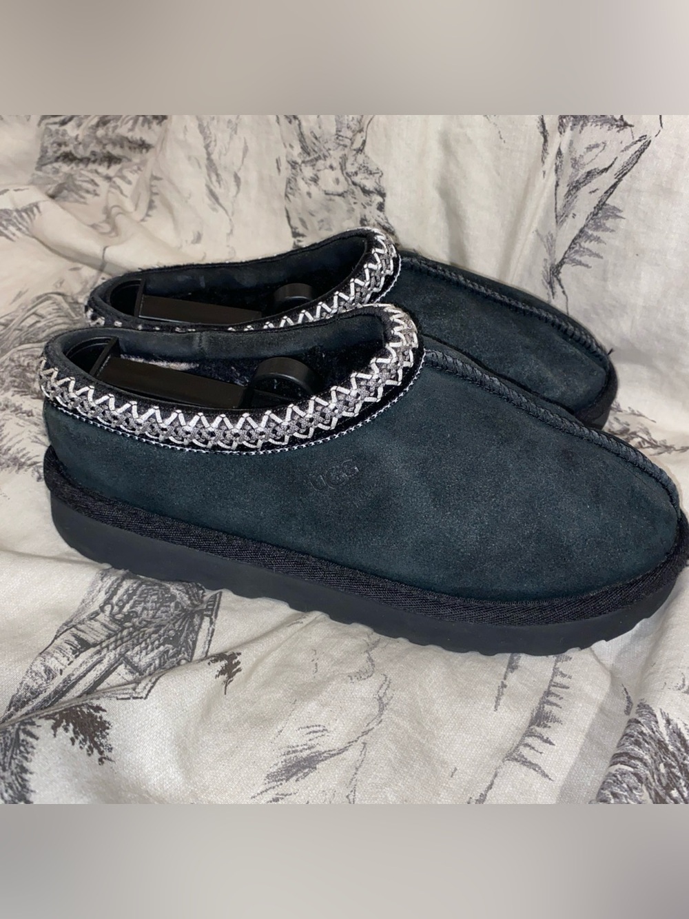UGG Tasman size 7 - Picture 3 of 8